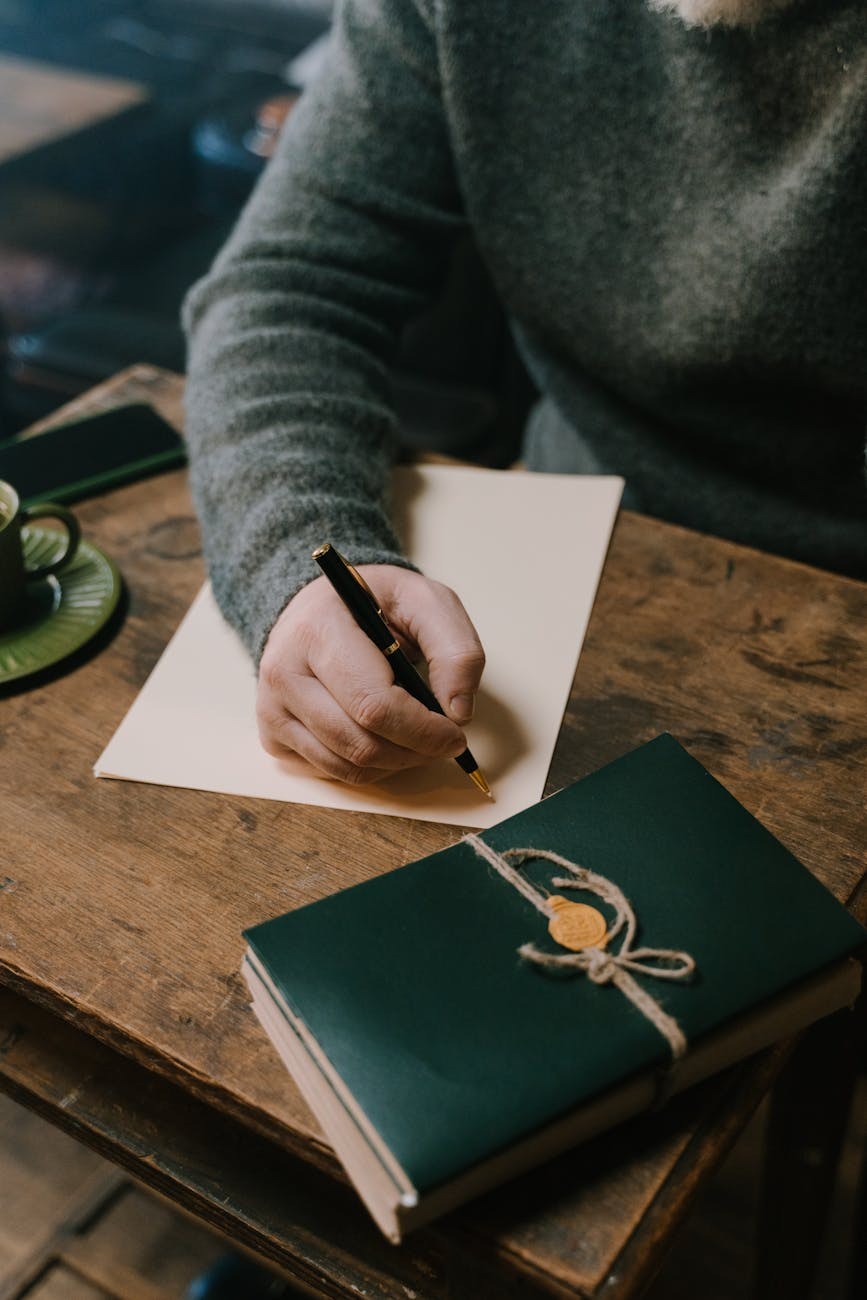 Minimalist pen with fine point nib